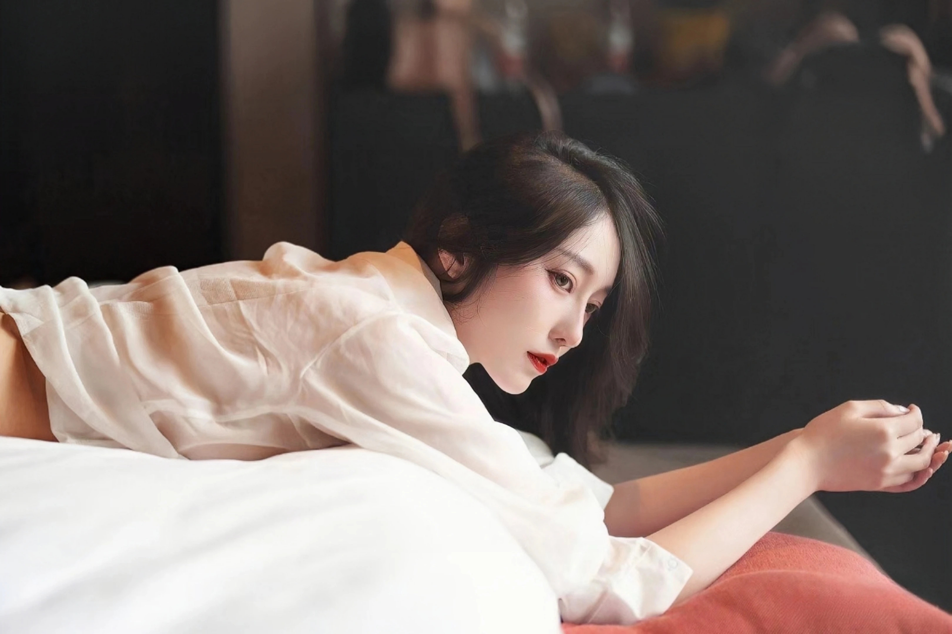 经历家暴后离婚，50岁脱口秀新人“房主任”出道